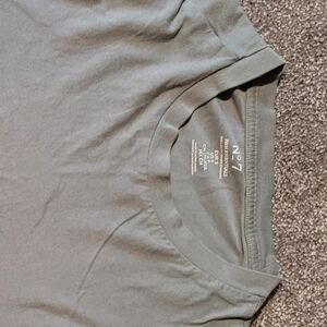 H & M No. 7 light olive green, t-shirt, small